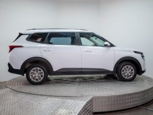 Kia CARENS 2023 usado — vista 8 | Pompeyo Carrasco