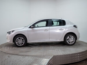 Peugeot 208 2023 usado — bencina | Pompeyo Carrasco