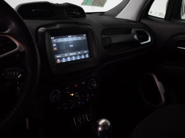 JEEP RENEGADE 2023 usado — Pompeyo Carrasco — foto 11