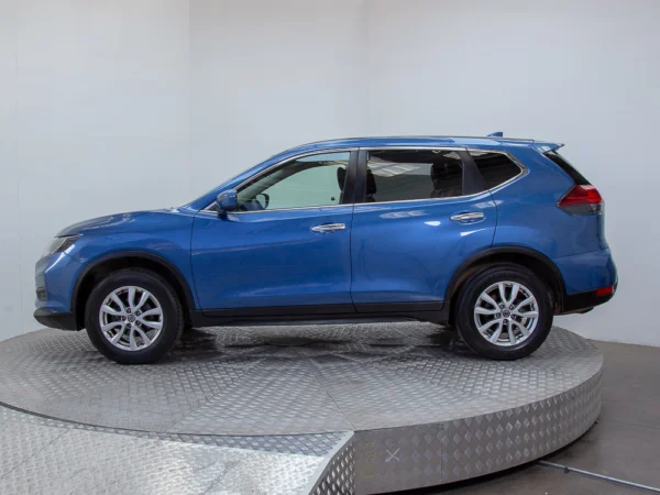 NISSAN X-TRAIL 2023 usado — Pompeyo Carrasco — foto 4