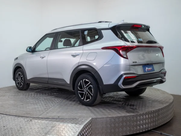 Kia CARENS 2024 usado — Pompeyo Carrasco — foto 5