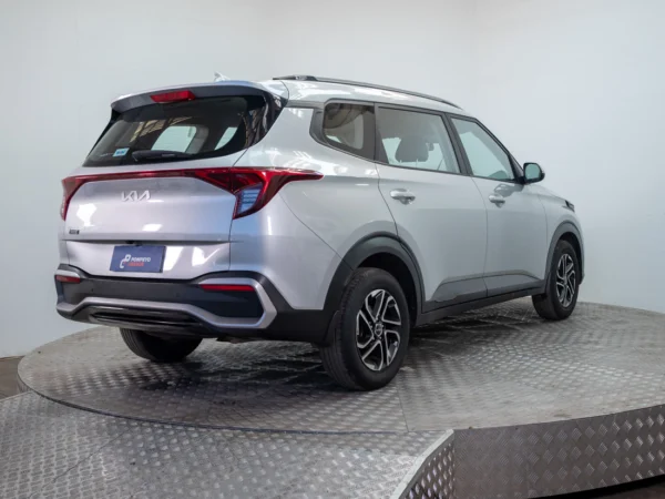 Kia CARENS 2024 usado — Pompeyo Carrasco — foto 7