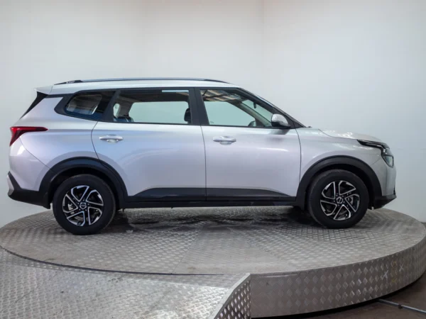 Kia CARENS 2024 usado — Pompeyo Carrasco — foto 8