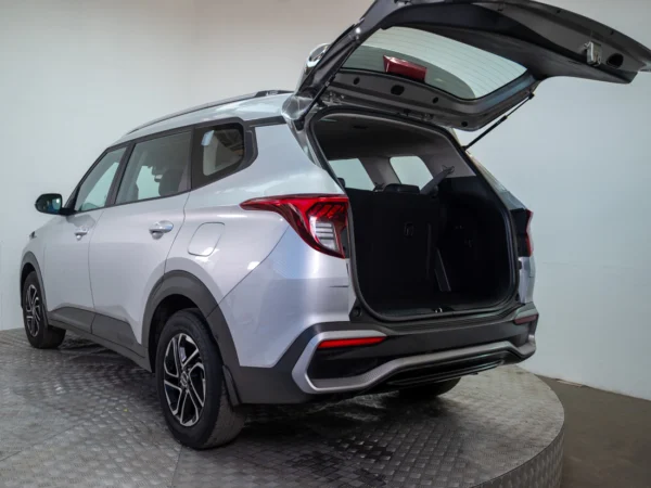 Kia CARENS 2024 usado — Pompeyo Carrasco — foto 10