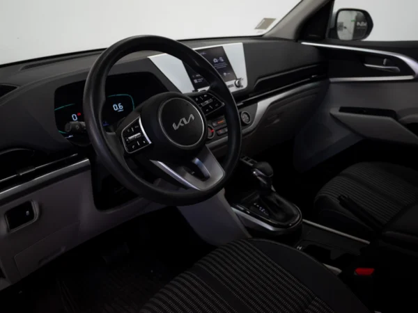 Kia CARENS 2024 usado — Pompeyo Carrasco — foto 11