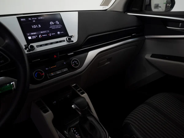 Kia CARENS 2024 usado — Pompeyo Carrasco — foto 12