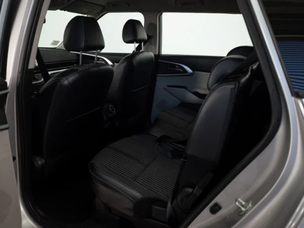 Kia CARENS 2024 usado — Pompeyo Carrasco — foto 14