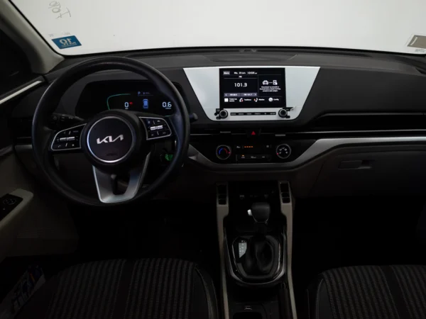 Kia CARENS 2024 usado — Pompeyo Carrasco — foto 16