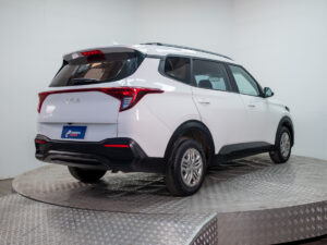 Kia CARENS 2023 usado — vista 7 | Pompeyo Carrasco