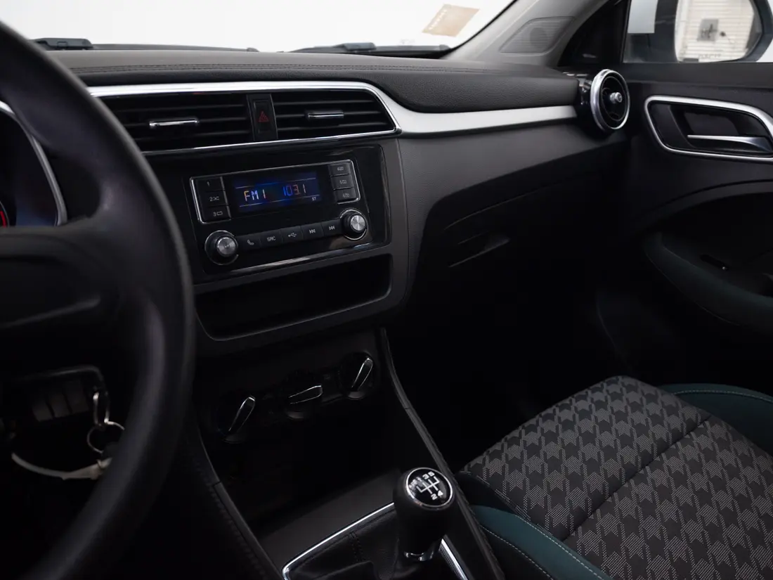 MG Zs — foto 12 de 18