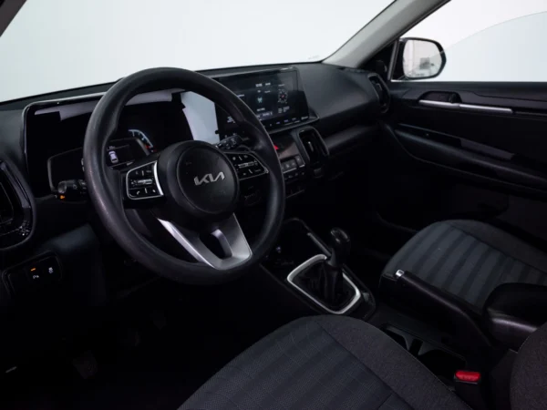 Kia SONET 2023 usado — Pompeyo Carrasco — foto 11