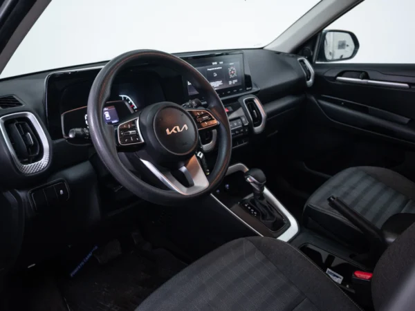 Kia SONET 2024 usado — Pompeyo Carrasco — foto 11