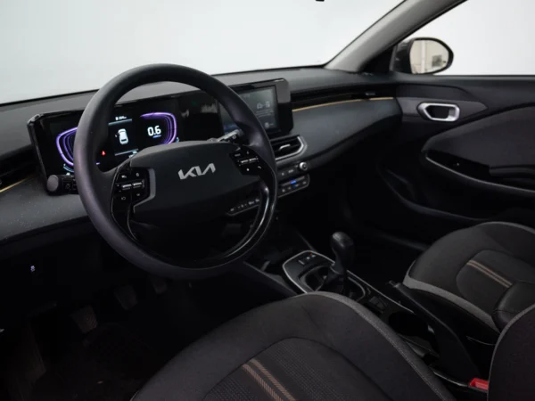 Kia K3 Cross 2025 usado — Pompeyo Carrasco — foto 11