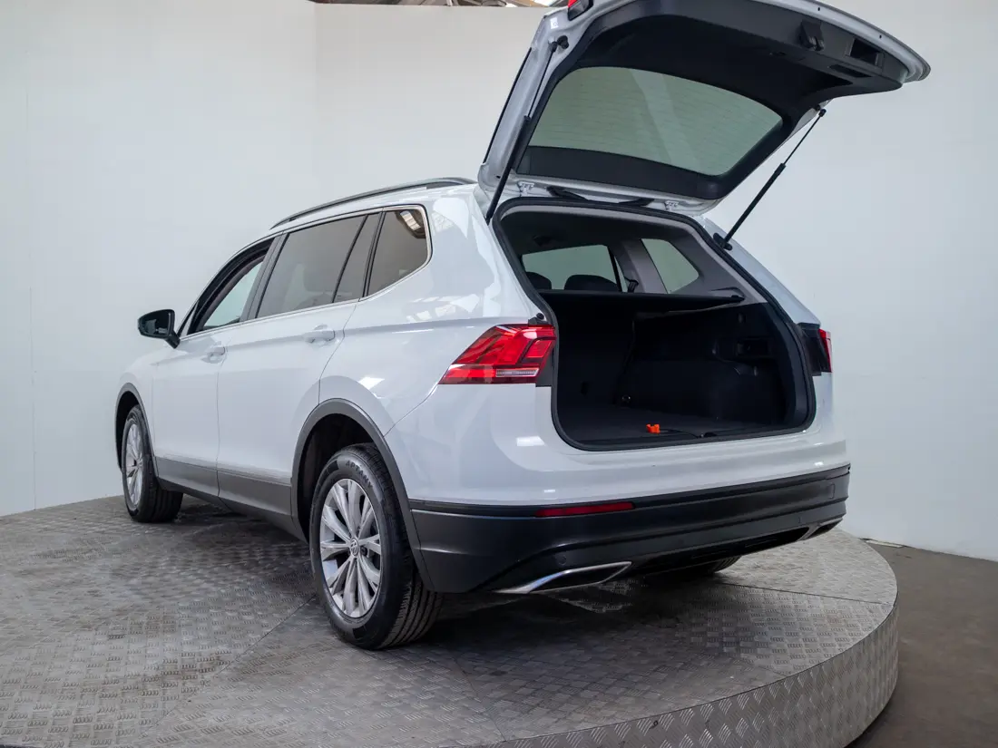 Volkswagen Tiguan — foto 11 de 19