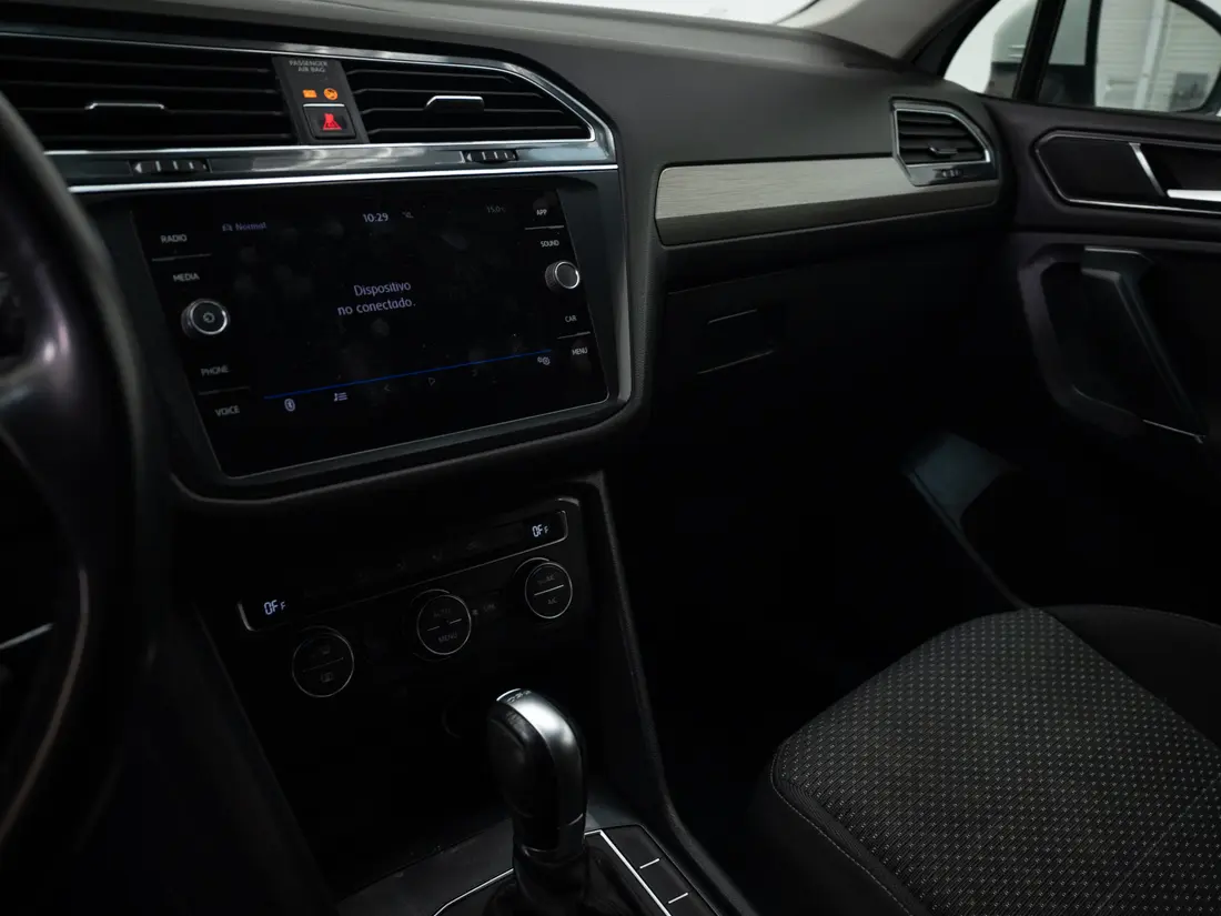 Volkswagen Tiguan — foto 13 de 19
