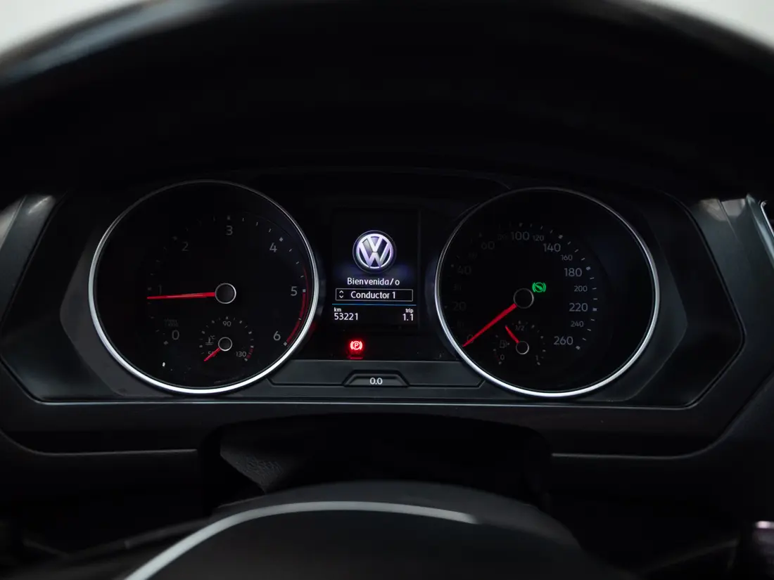 Volkswagen Tiguan — foto 14 de 19