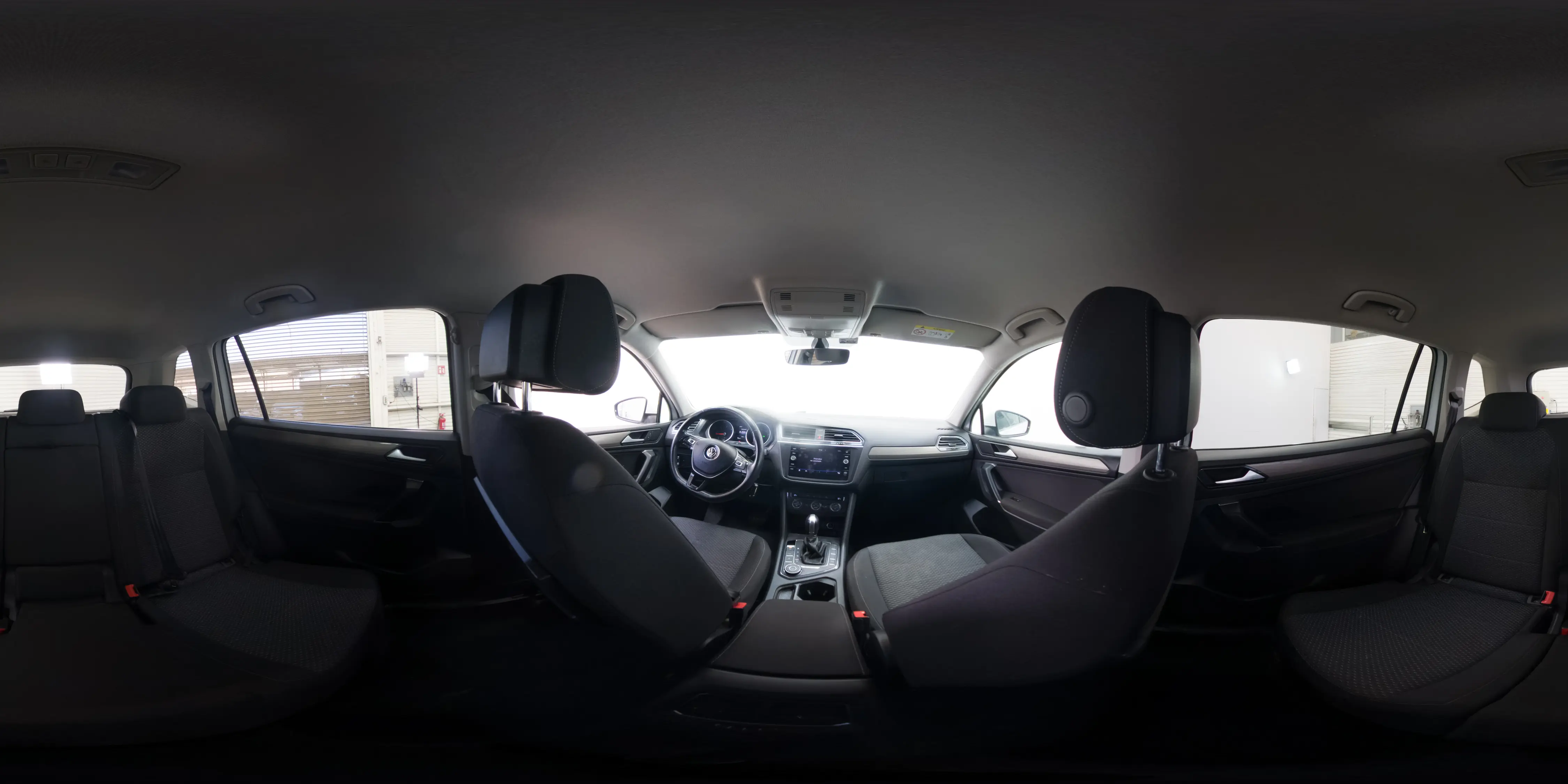 Volkswagen Tiguan — foto 17 de 19