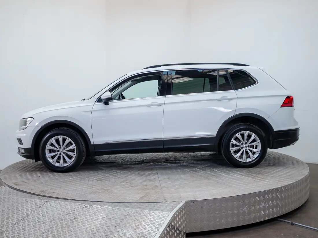 Volkswagen Tiguan — foto 8 de 19
