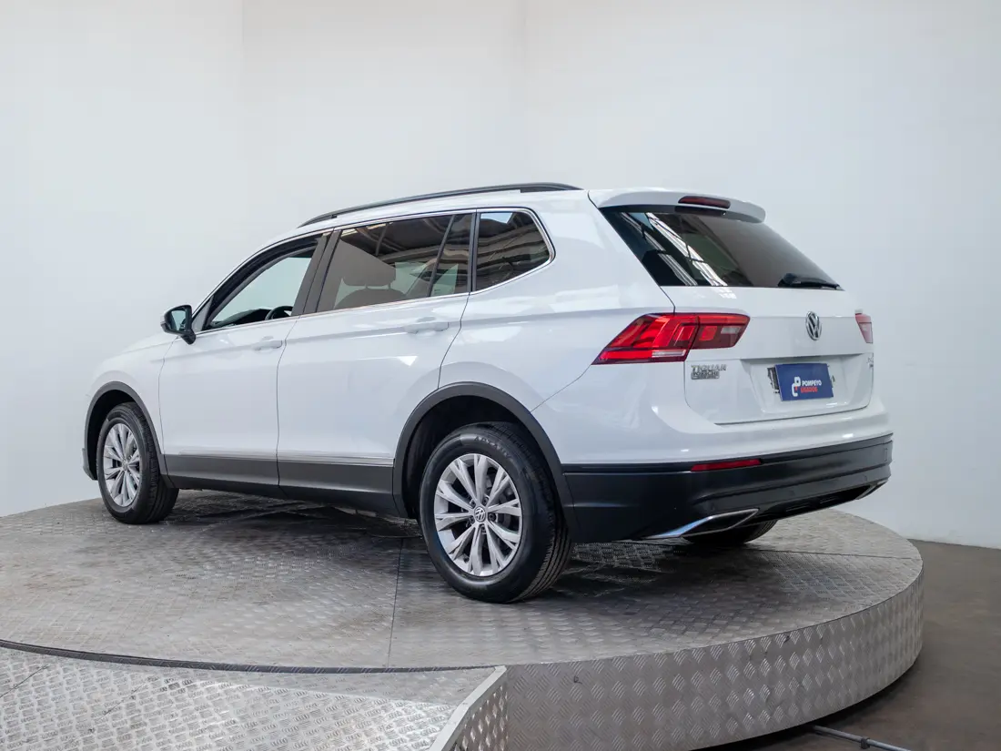 Volkswagen Tiguan — foto 7 de 19