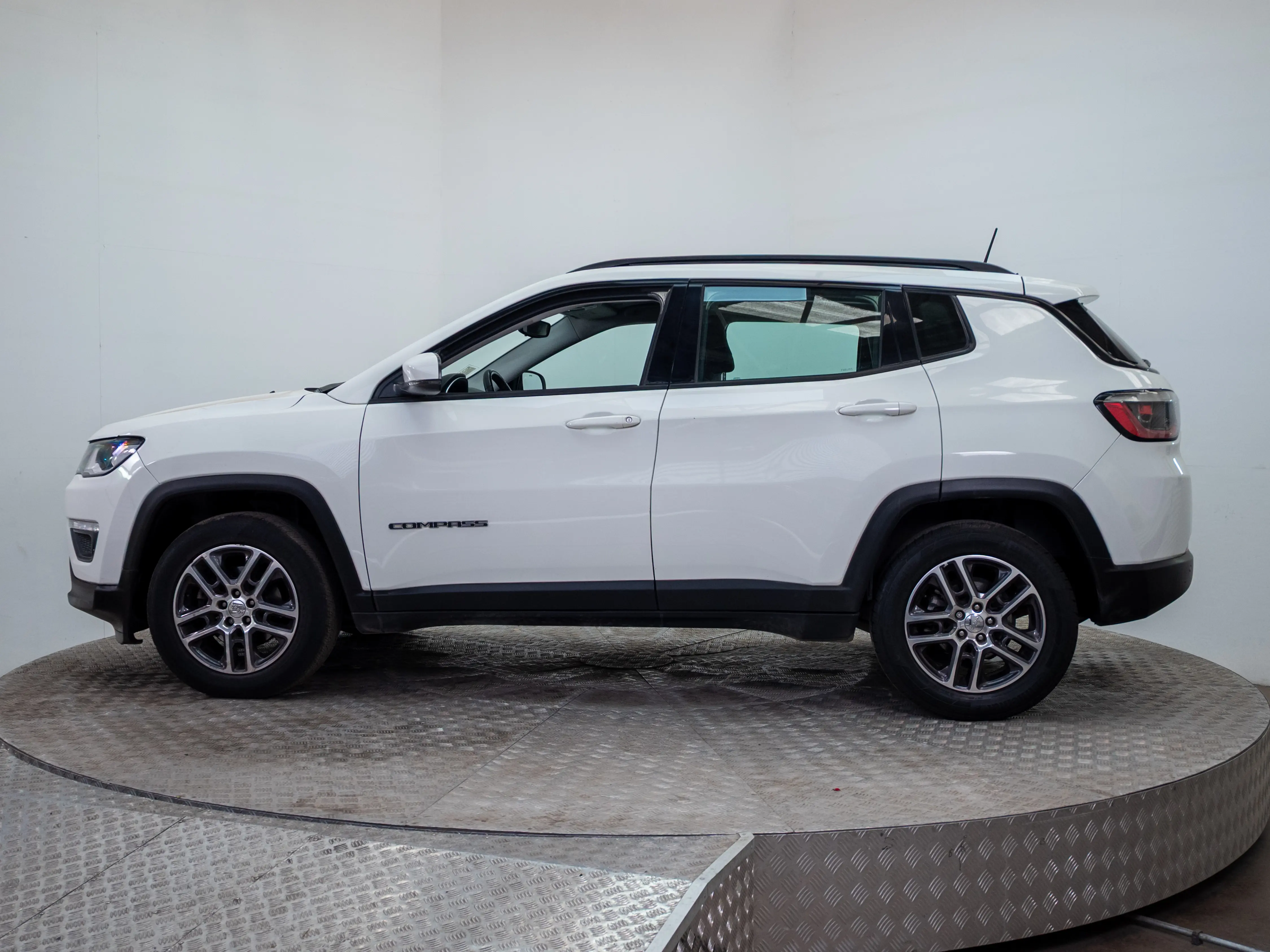 Jeep Compass — foto 3 de 19