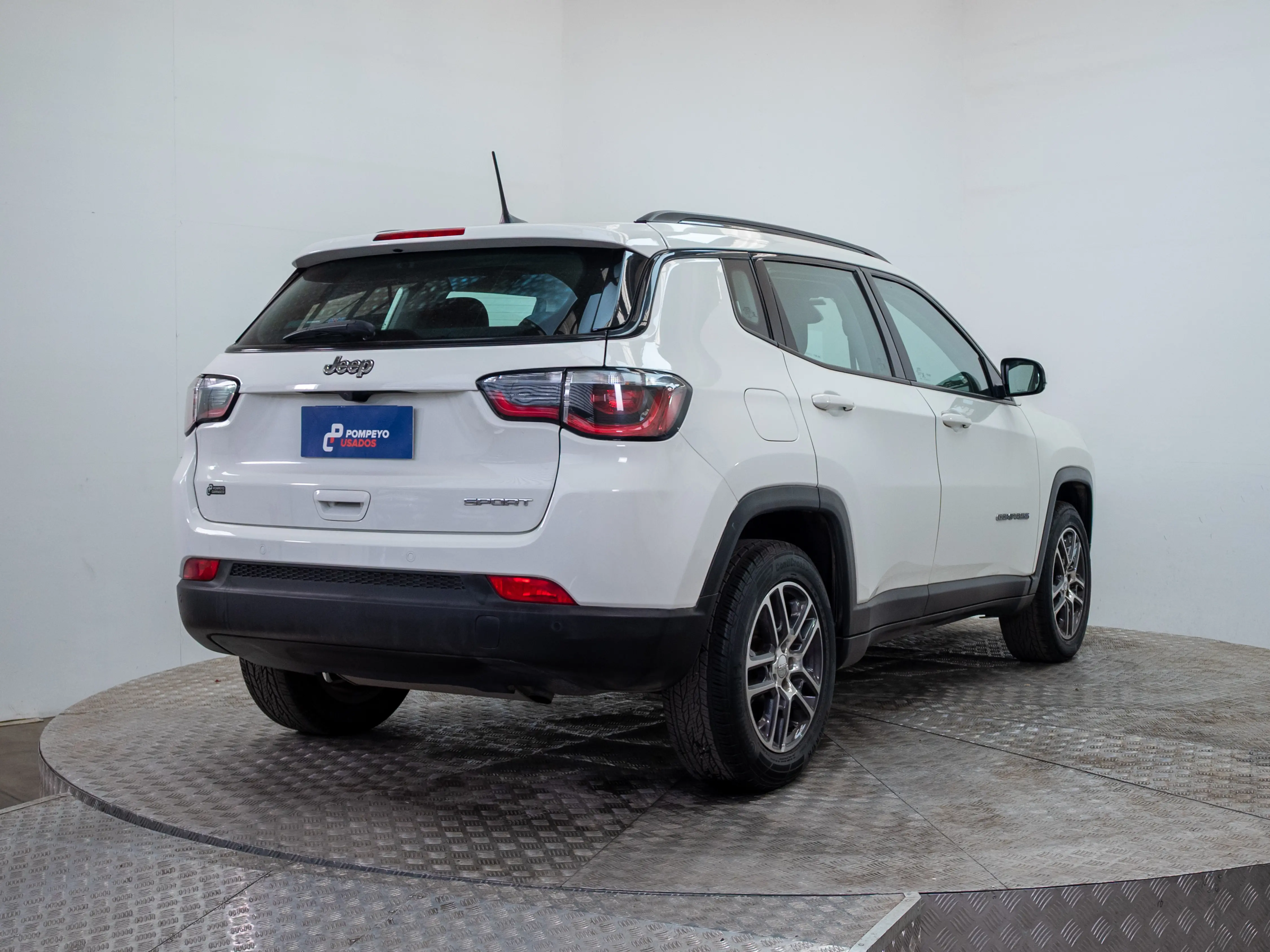 Jeep Compass — foto 6 de 19