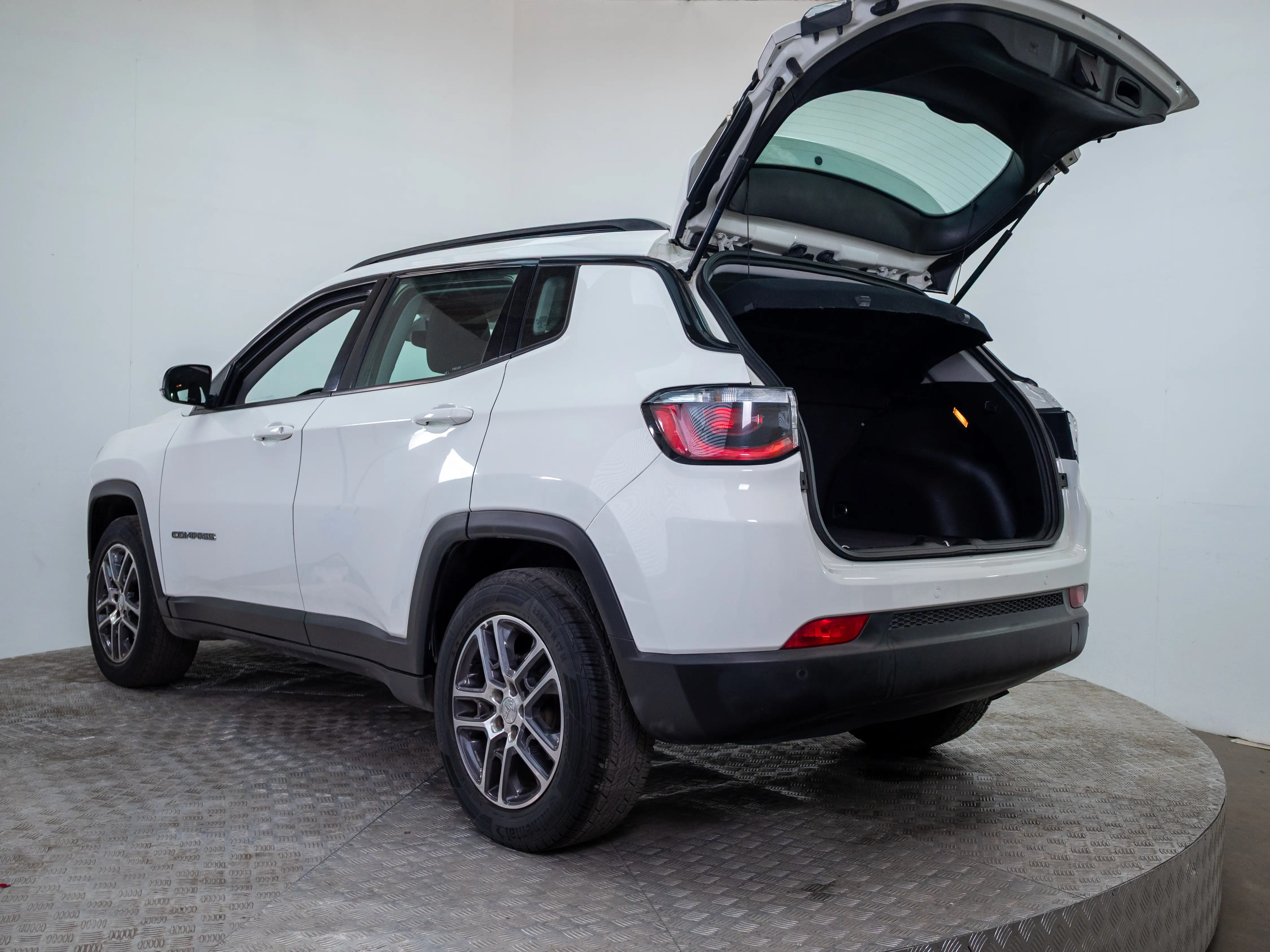 Jeep Compass — foto 9 de 19