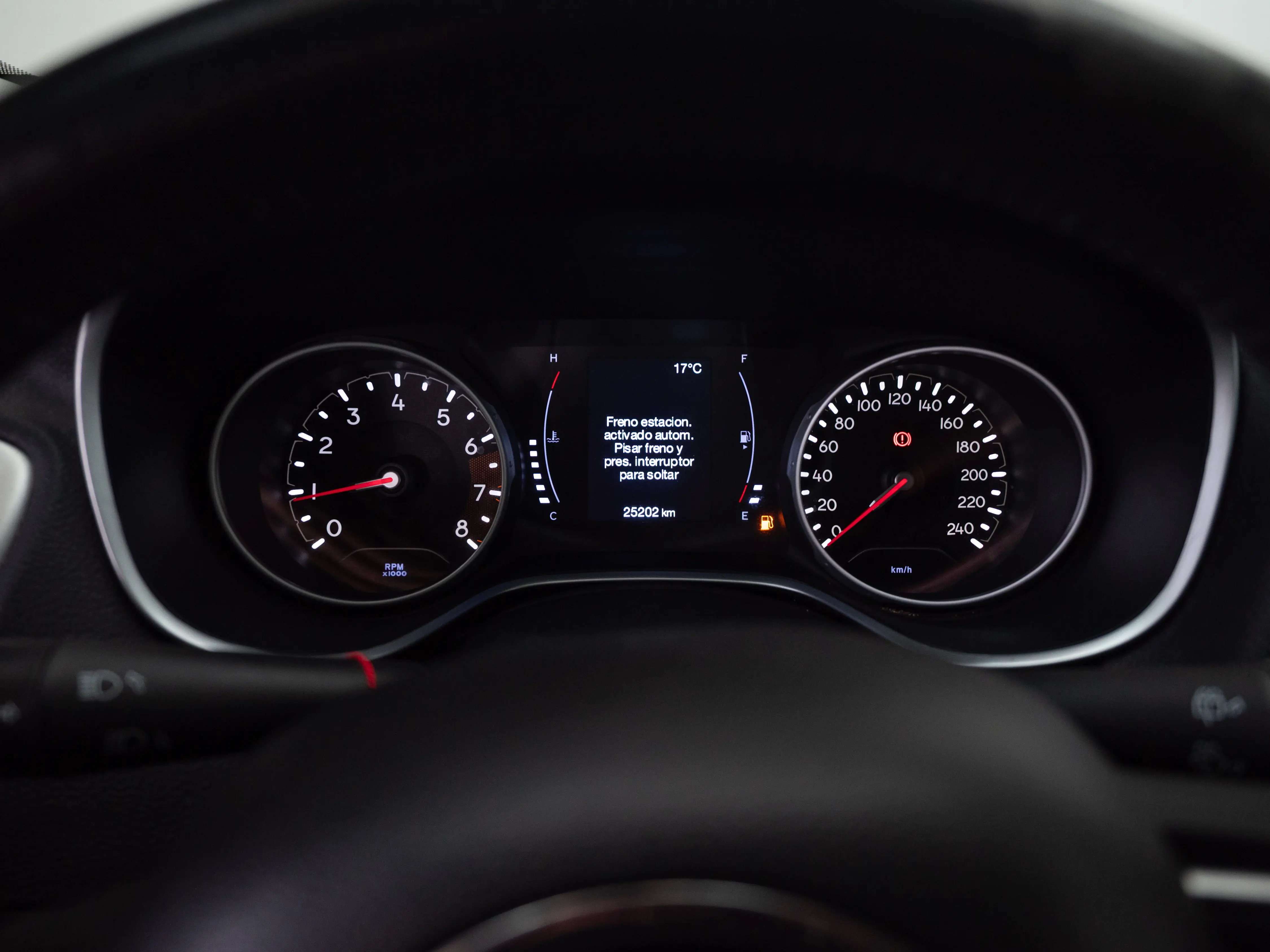 Jeep Compass — foto 12 de 19