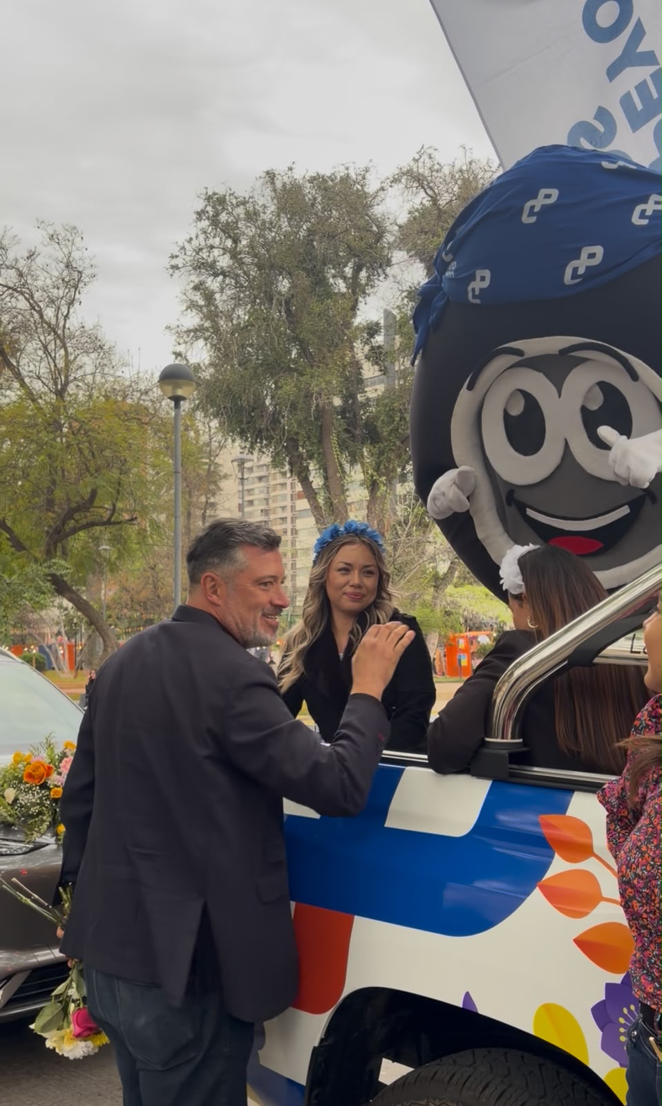 Pompeyin junto a participantes de Ñuñoa Florece