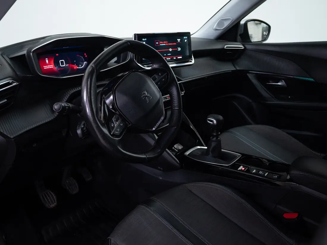 Peugeot 2008 — foto 10 de 20
