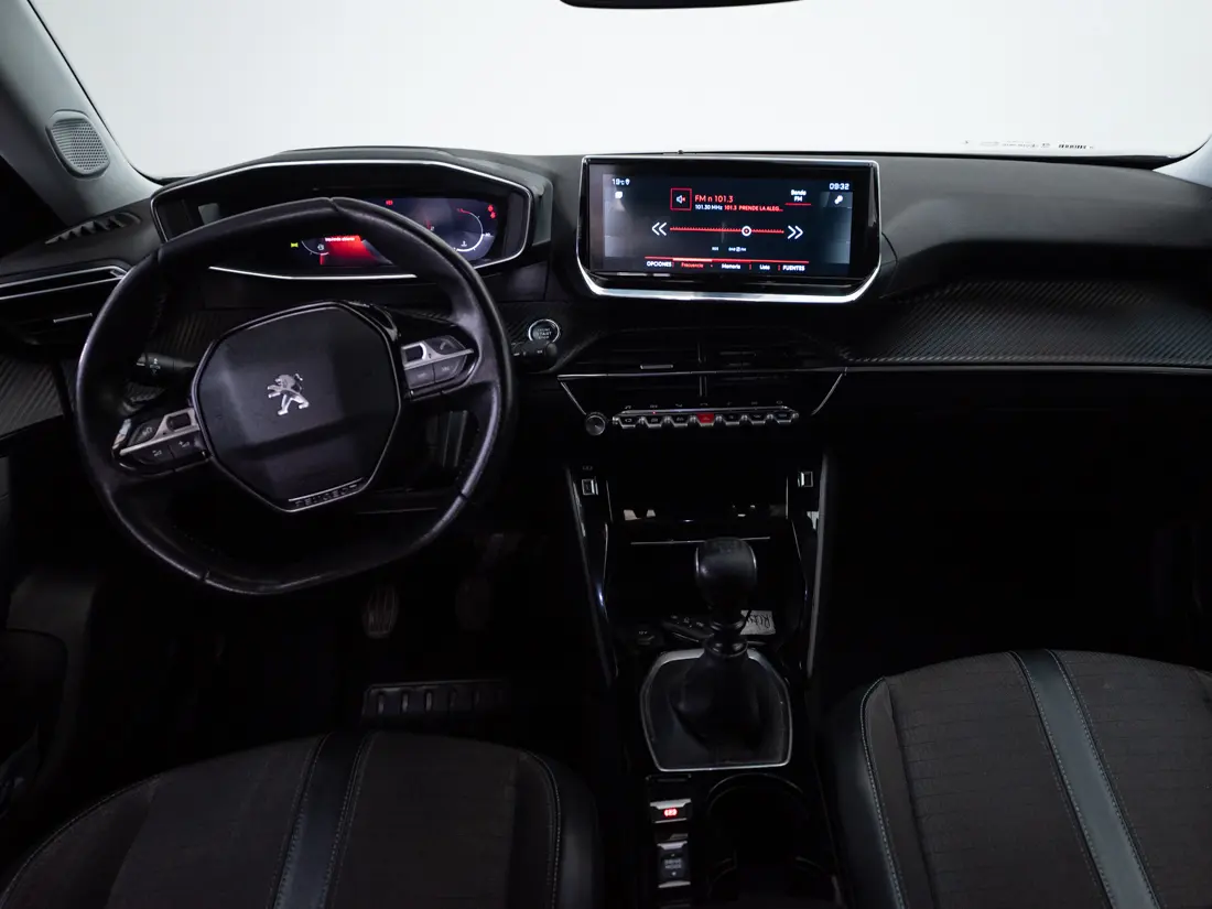 Peugeot 2008 — foto 15 de 20