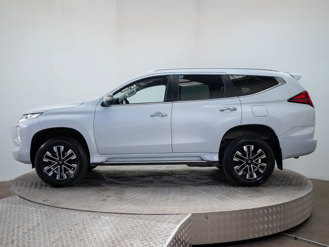 Mitsubishi Montero Sport — foto 3 de 20