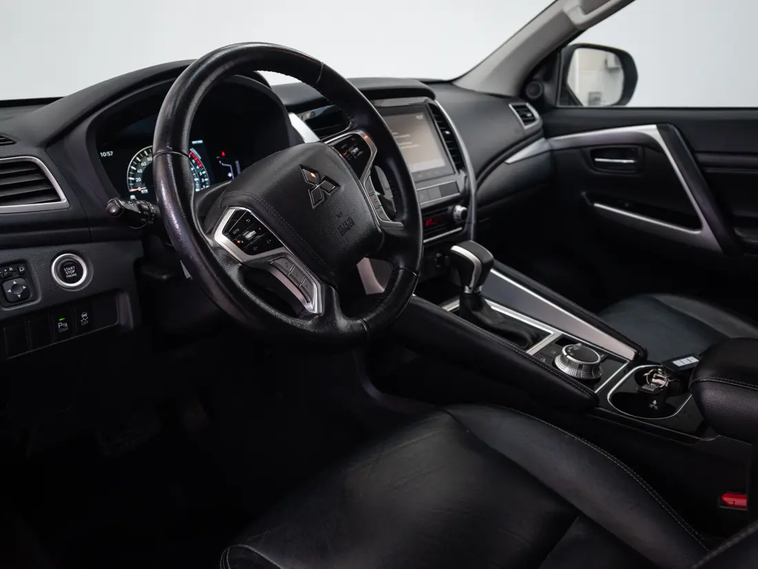 Mitsubishi Montero Sport — foto 10 de 20