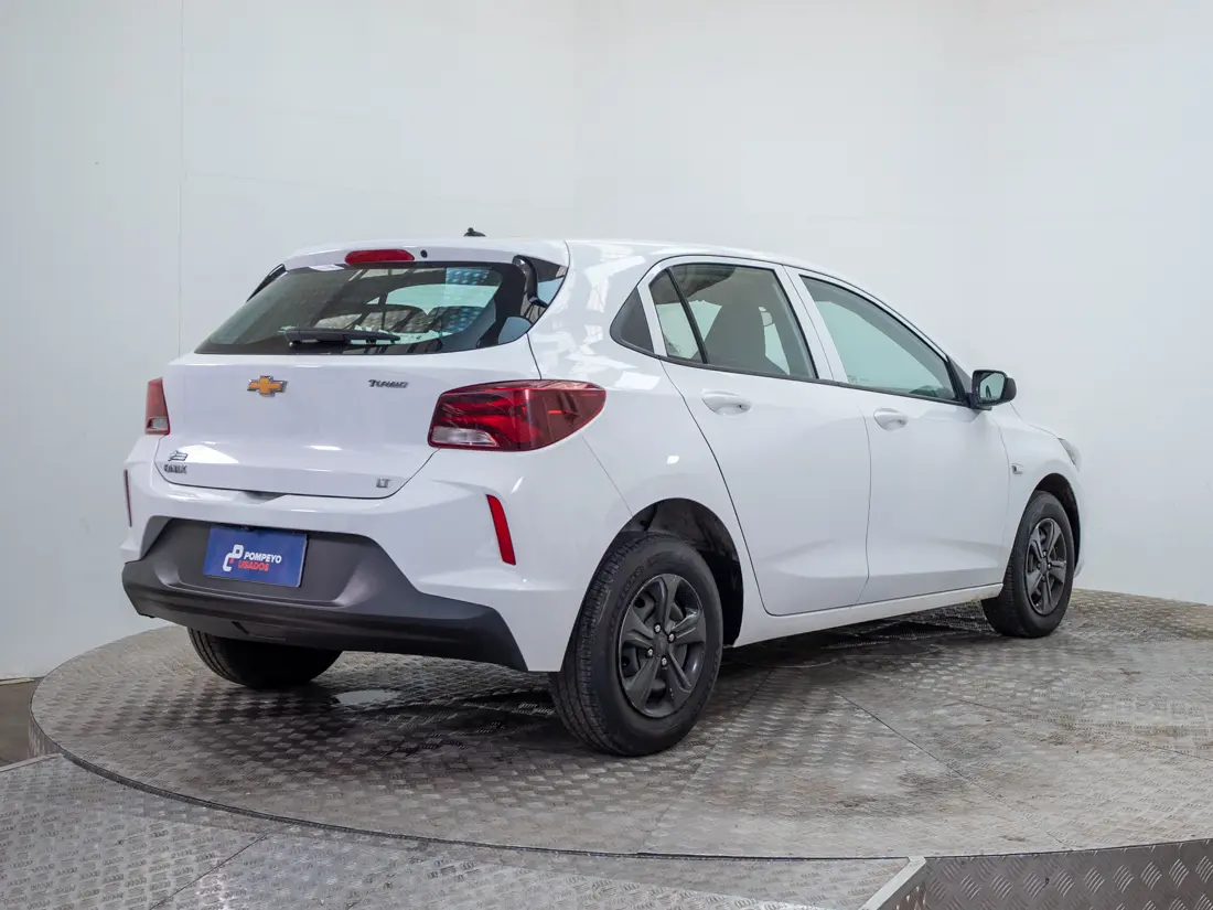 Chevrolet Onix — foto 7 de 20
