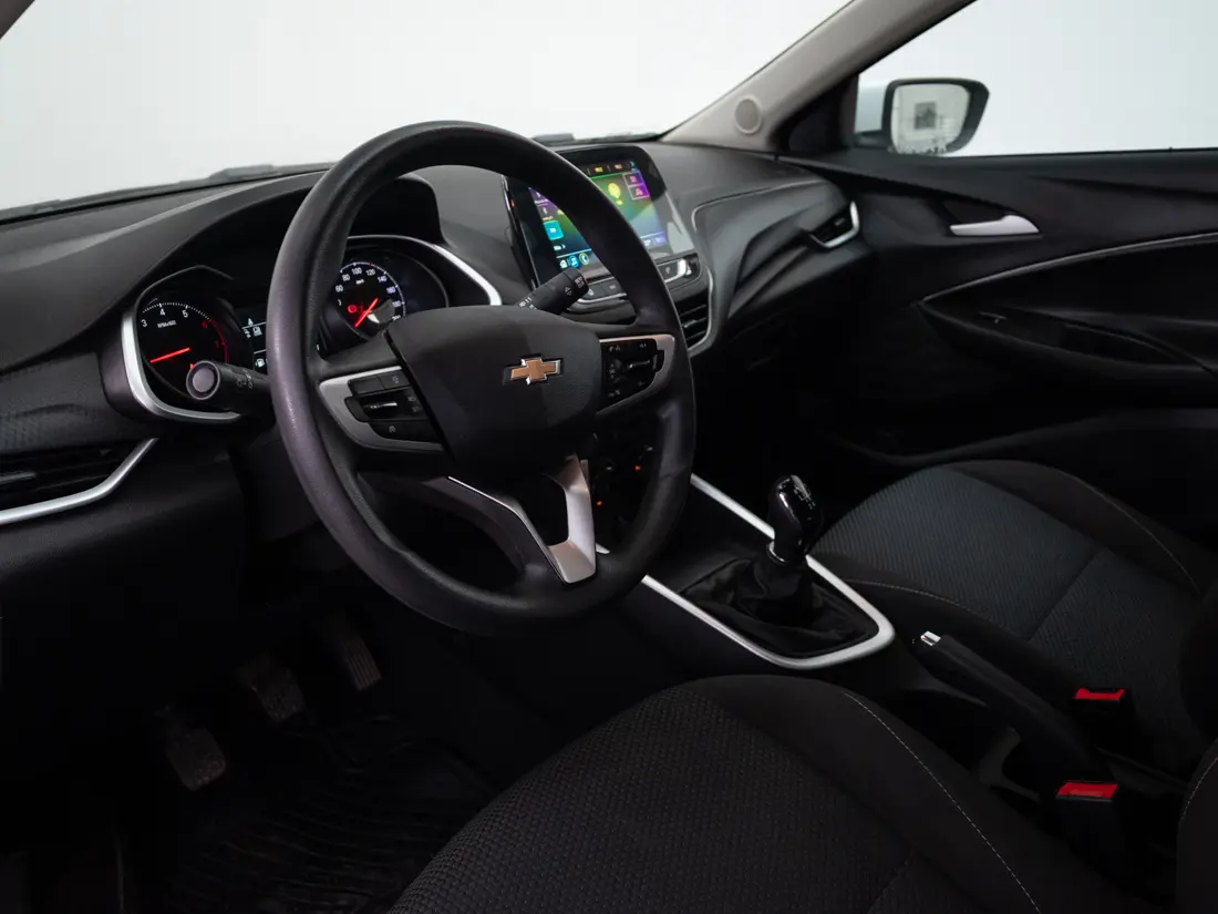 Chevrolet Onix — foto 11 de 20