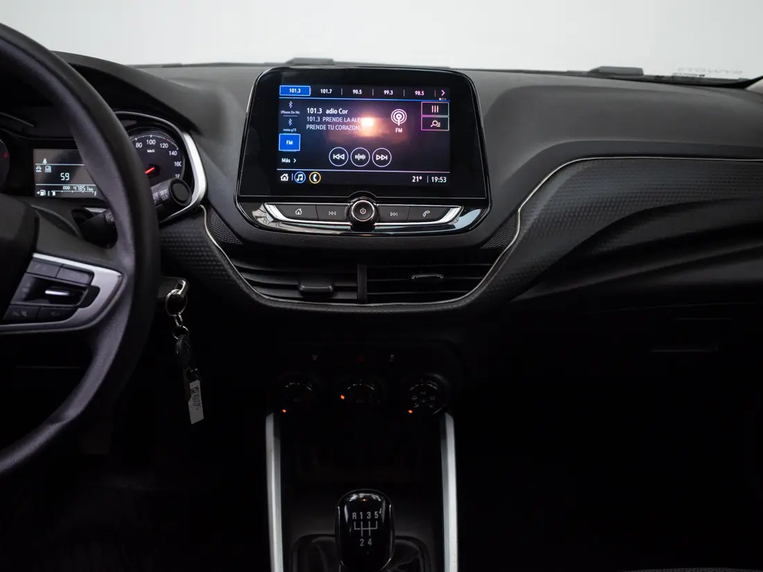 Chevrolet Onix — foto 16 de 20