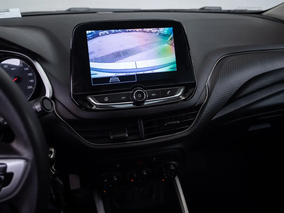 Chevrolet Onix — foto 19 de 20