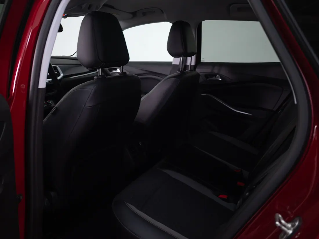 Opel Grandland — foto 13 de 19