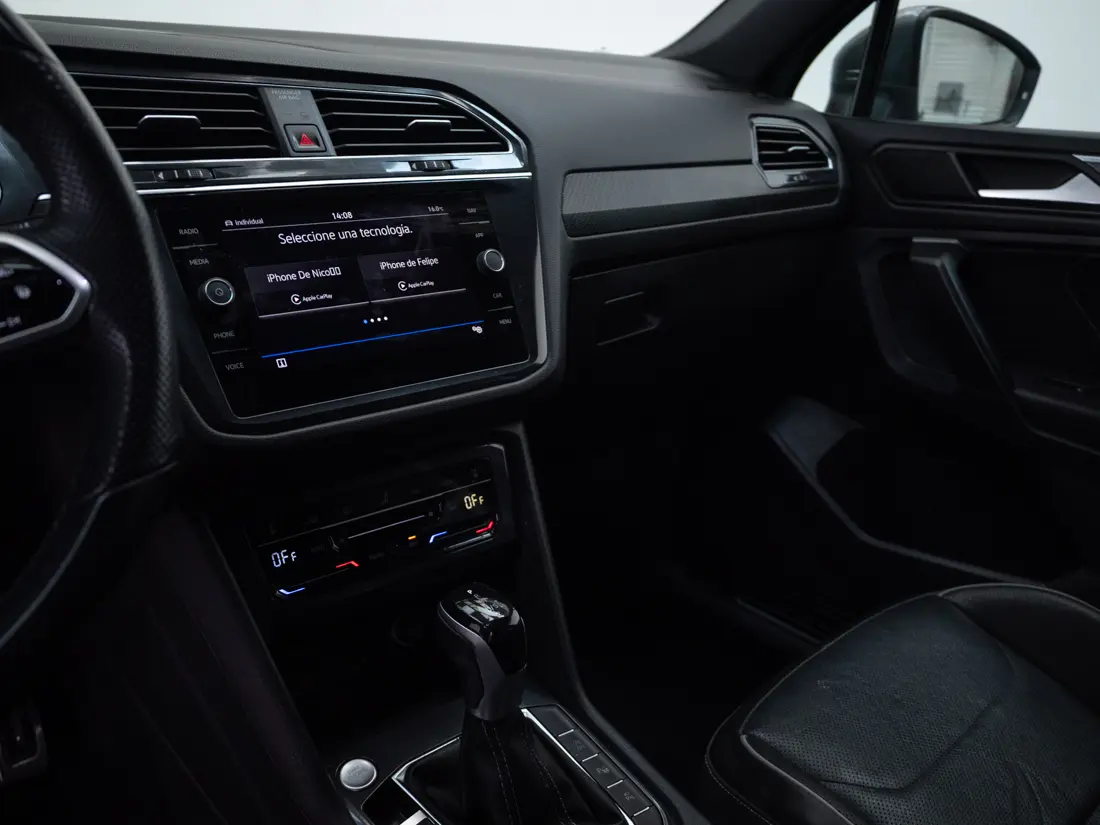 Volkswagen Tiguan — foto 10 de 20