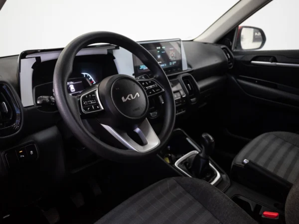 Kia SONET 2023 usado — Pompeyo Carrasco — foto 11