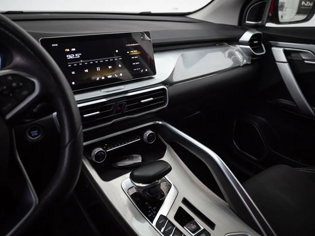 Geely Coolray — foto 11 de 18