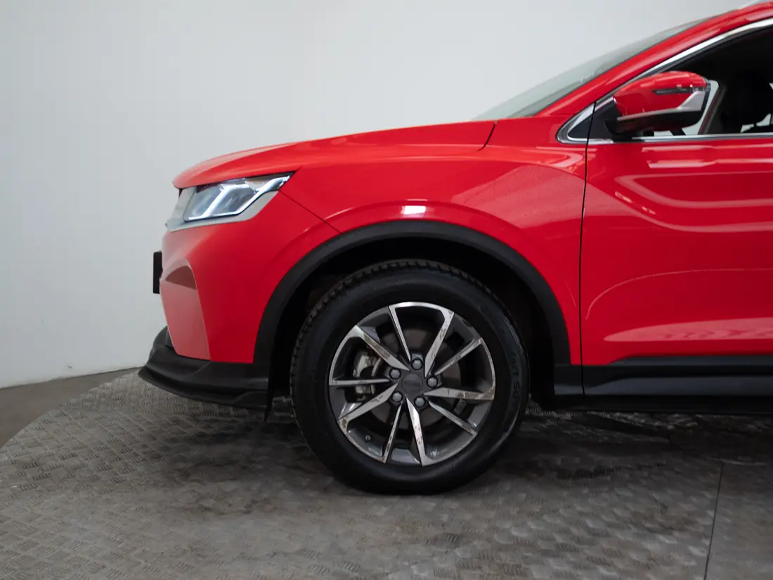 Geely Coolray — foto 16 de 18