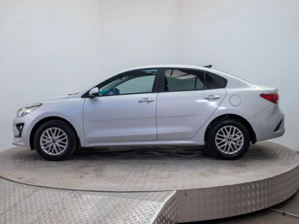 Kia RIO 4 2023 usado — Pompeyo Carrasco — foto 3
