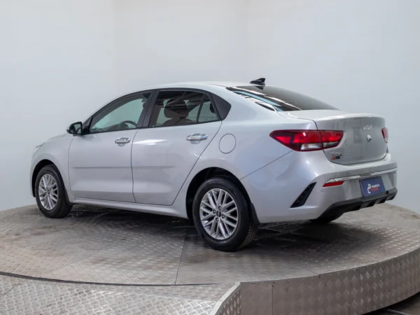 Kia RIO 4 2023 usado — Pompeyo Carrasco — foto 4