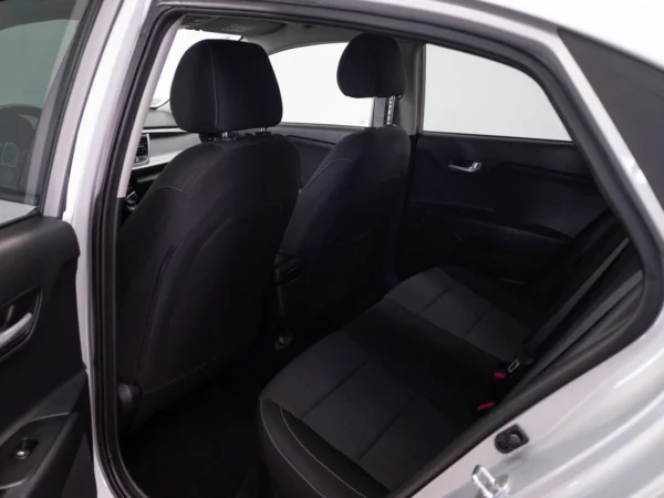 Kia RIO 4 2023 usado — Pompeyo Carrasco — foto 13