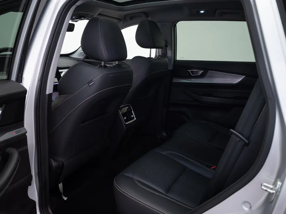 Chery Tiggo 8 — foto 15 de 21
