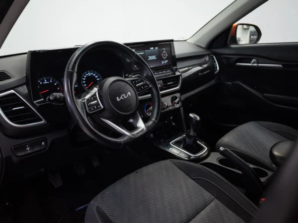 Kia SELTOS 2023 usado — Pompeyo Carrasco — foto 11
