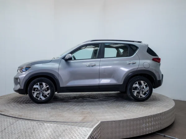 Kia SONET 2023 usado — Pompeyo Carrasco — foto 3