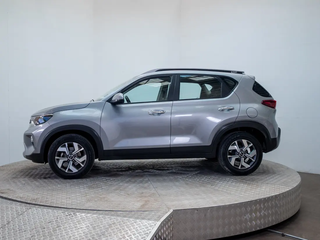 KIA Sonet — foto 3 de 18