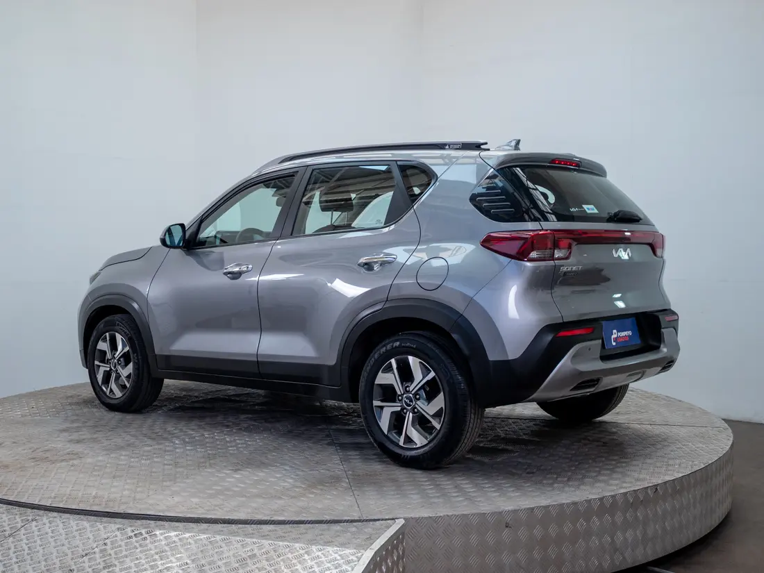 KIA Sonet — foto 4 de 18
