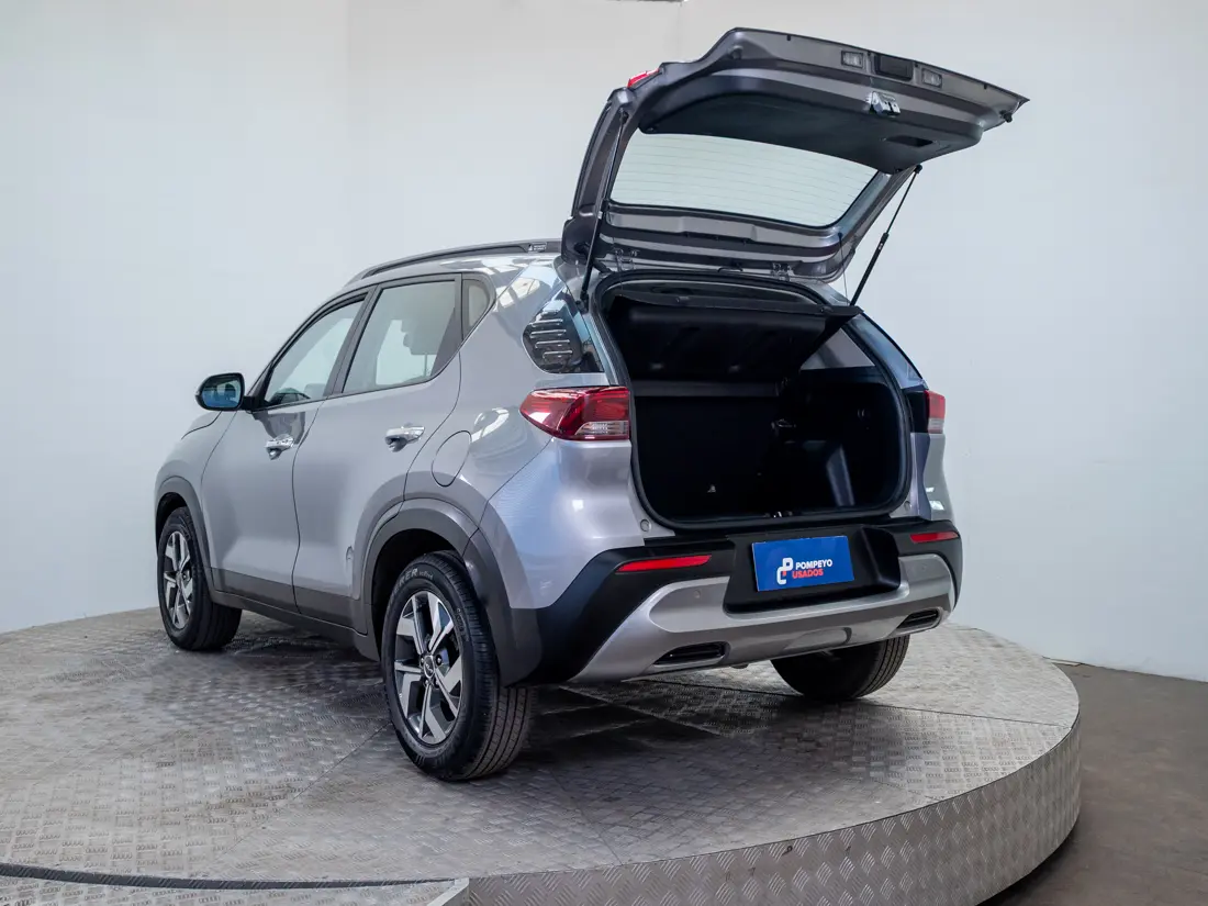 KIA Sonet — foto 9 de 18